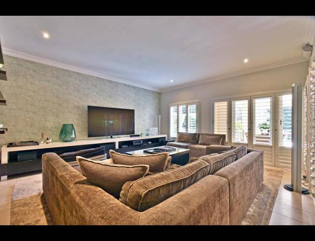 5 BEDROOM HOUSE FOR SALE IN SANDHURST